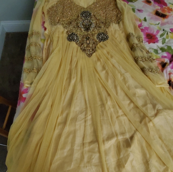 Unstitched embroidery dress - Picture 4 of 8